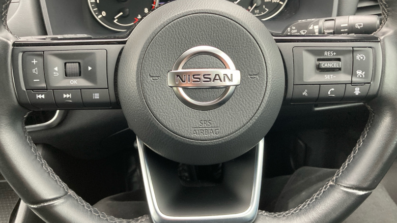 Nissan Qashqai 1.3 DiG-T MH Acenta Premium 5dr Petrol Hatchback